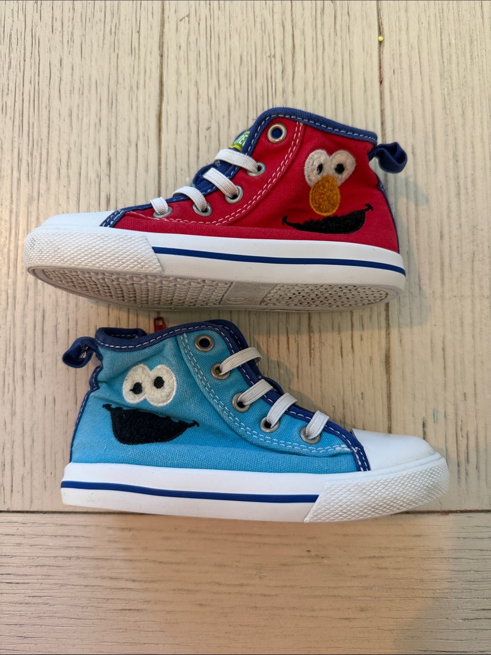 Sesame Street Colorblock Red and Blue Kids High-Top Sneakers - Picture 2 of 3